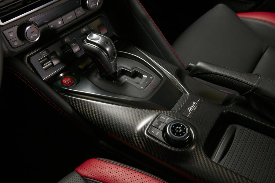 Детали интерьера Nissan GT-R Track Edition (R35) 2017 года  (NA) (фото 31 из 45)